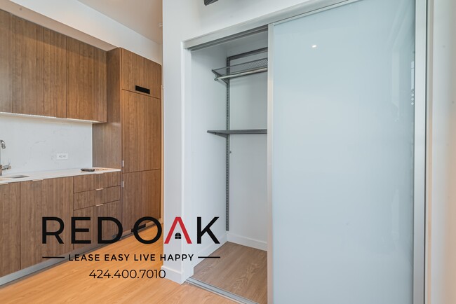 Foto del edificio - 11649 Mayfield Ave