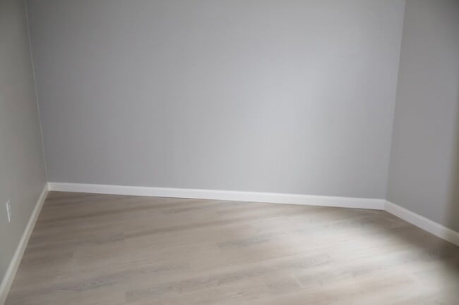 Foto del edificio - 7515 Bayway Dr