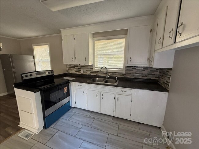 Foto del edificio - 431 Red Tip Ln