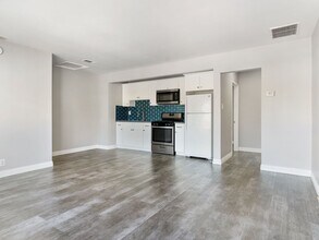 Building Photo - 150 W Hillcrest Blvd