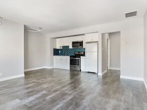 Building Photo - 150 W Hillcrest Blvd