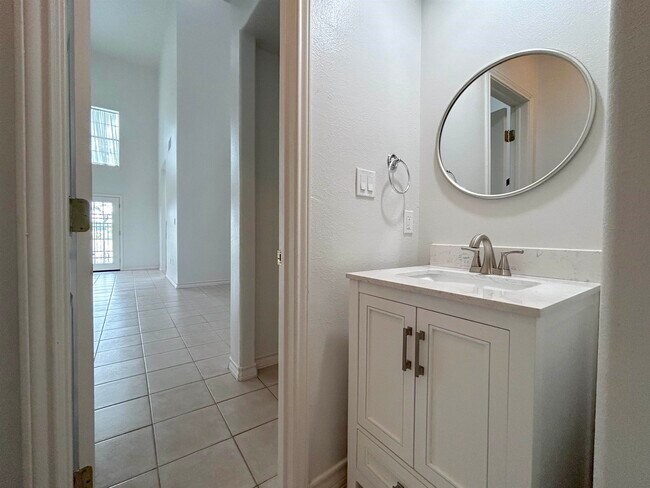 Foto del edificio - 7521 Country Club Dr