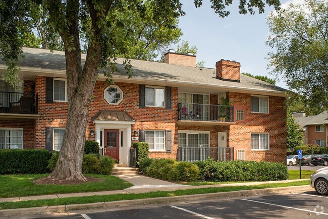 Building Photo - Fairfax Square Apartments