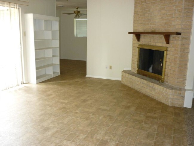 Building Photo - 1523 Highland Dr