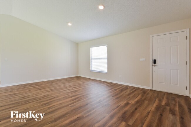 Building Photo - 2015 Needle Palm Dr