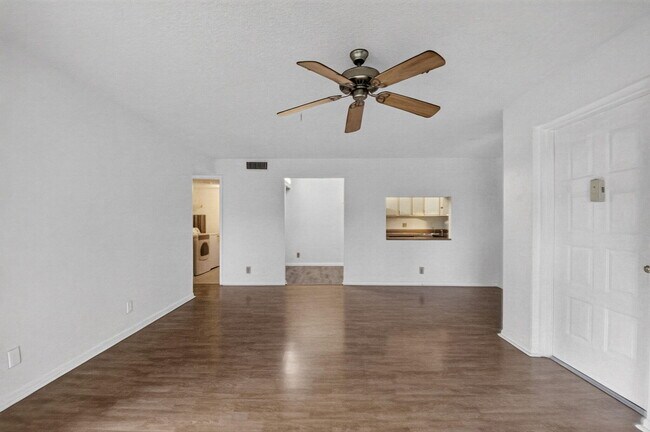 Building Photo - 720 Sunny Pine Way