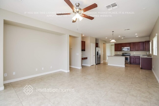 Foto del edificio - 1015 W Desert Valley Dr