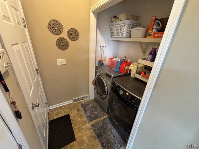Foto del edificio - 6407 Tulipwood Ln