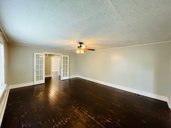 Building Photo - 3BR/1BA Home