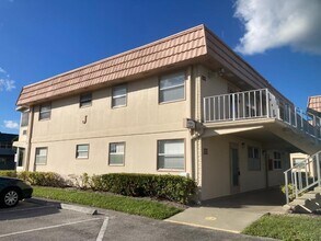 Building Photo - 445 Saxony Way