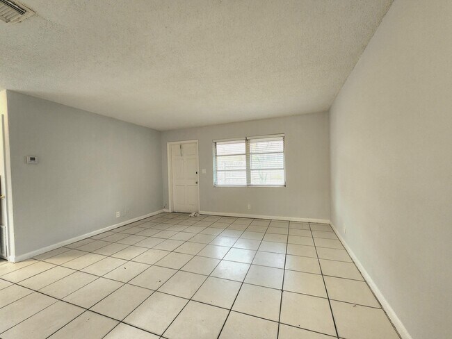 Foto del edificio - 215 SW 1st Ct