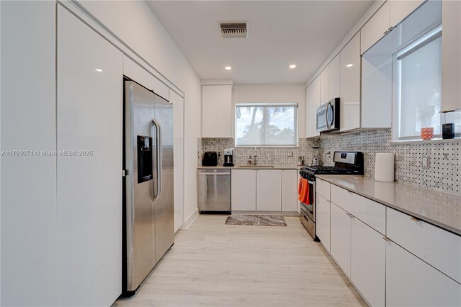 Building Photo - 7528 Buccaneer Ave