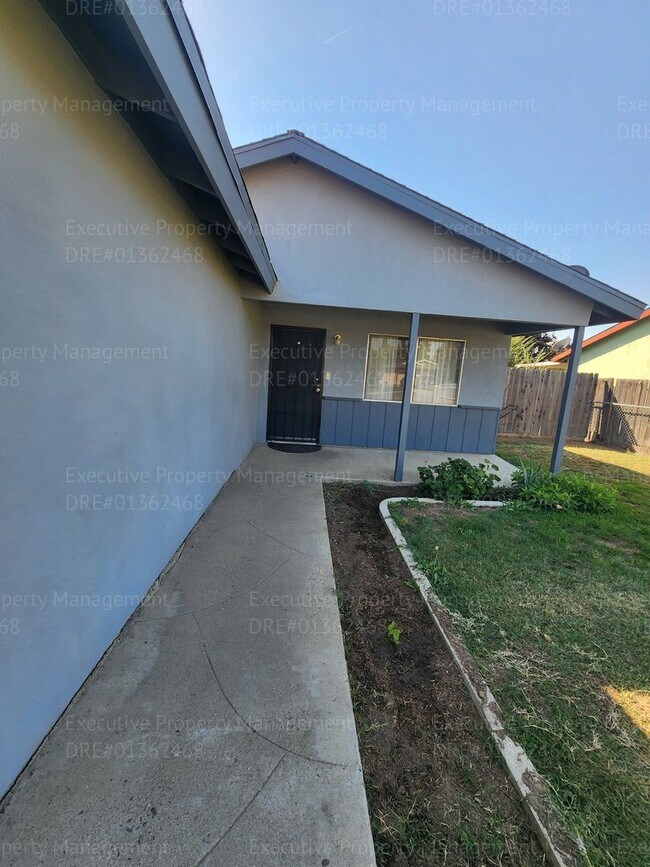 Foto del edificio - REDUCED! 3 bedroom, 2 bathroom house locat...