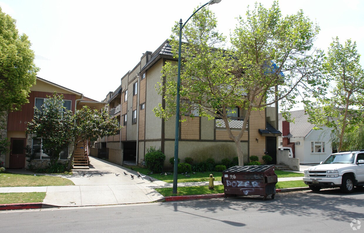 Building Photo - 222 E Garfield St