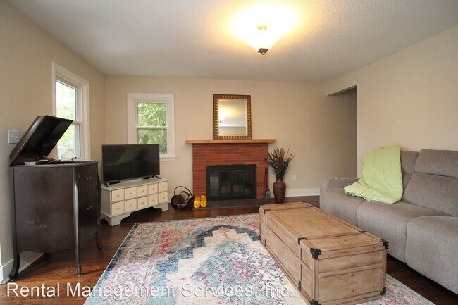 Building Photo - 3 br, 2 bath House - 2830 NE 108th Ave