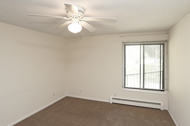 Interior Photo - Granite Place-1011-11013