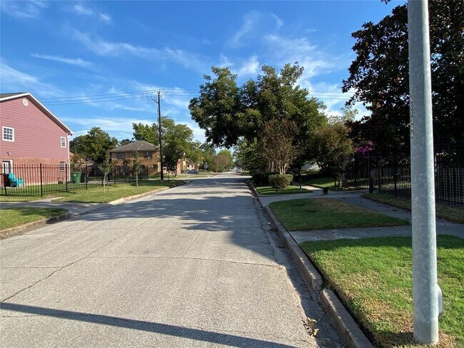 Foto del edificio - 2716 Arbor St