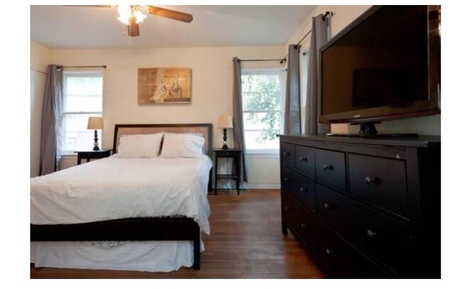 Building Photo - 3204 Duval St