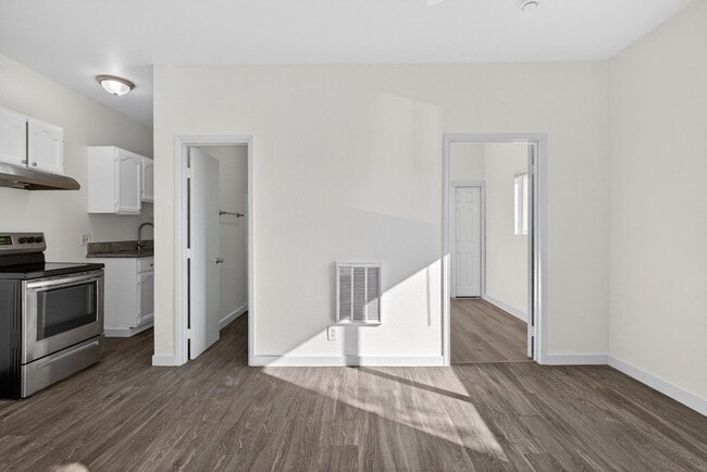 Building Photo - 2212 Myrtle Ave