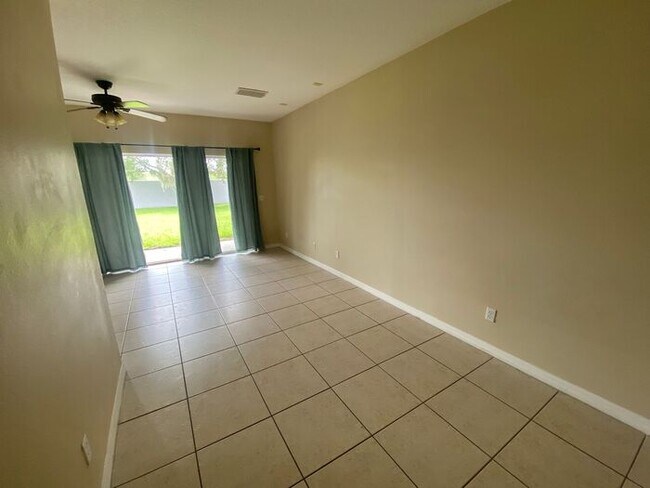 Foto del edificio - 9448 Flowering Cottonwood Rd