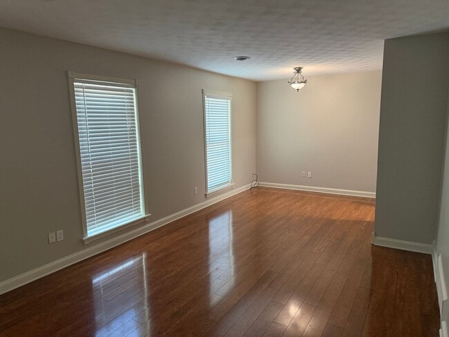 Foto del edificio - Gorgeous & Spacious Home Now Available