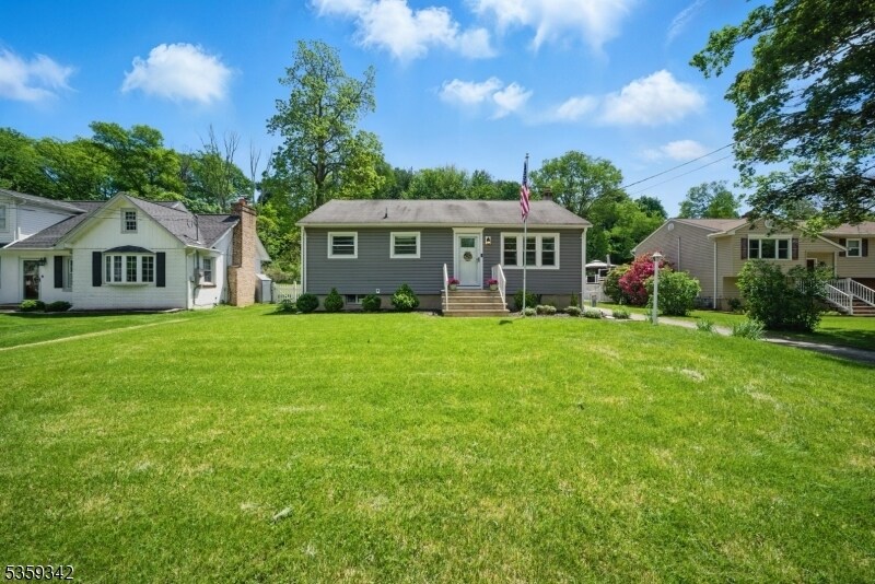 Primary Photo - 22 Beaver Brook Ln