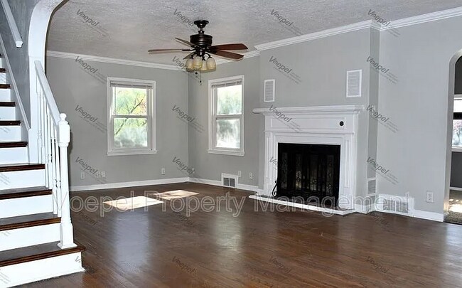 Building Photo - 1291 W Gregory Blvd