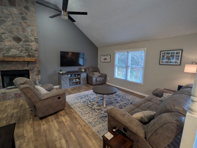 Photo - 5845 Shadewater Dr House