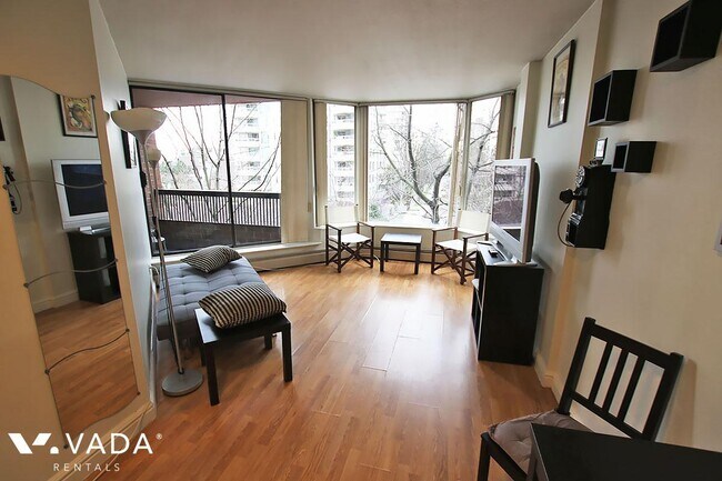 Photo du bâtiment - Anchor Point Apartment For Rent 505-1330 B...
