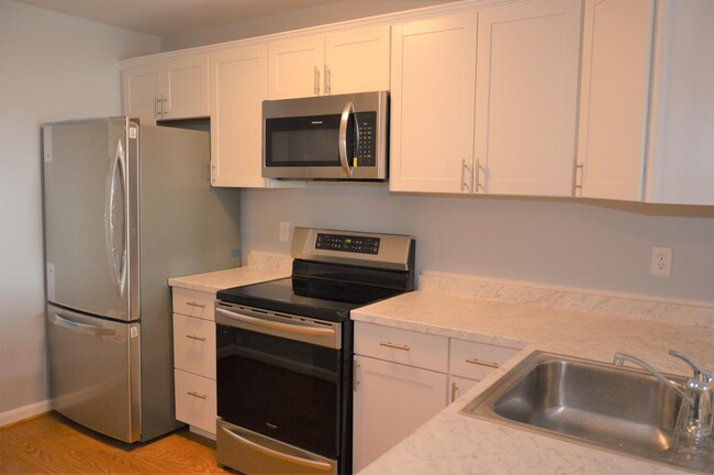 Building Photo - 9852 Brookridge Ct
