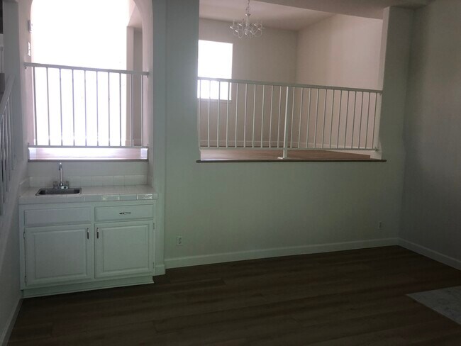 Building Photo - 279 N Skyline Dr