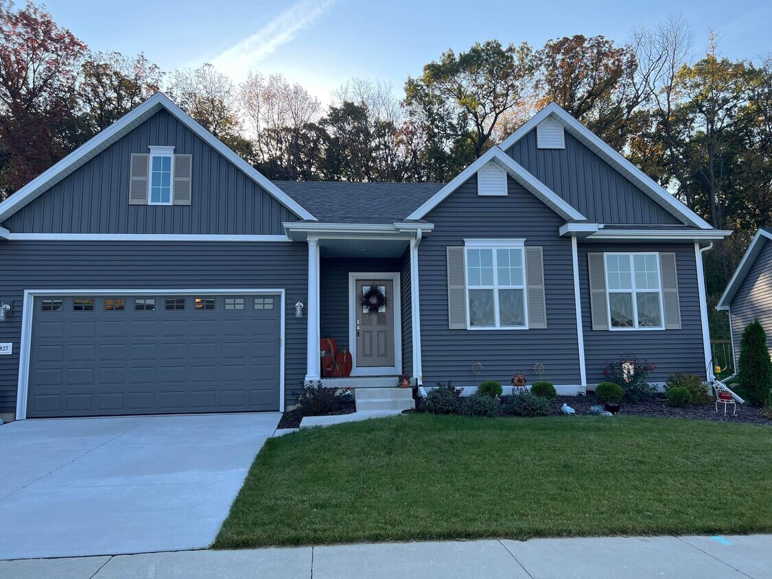 Foto principal - 1827 Waterfall Way