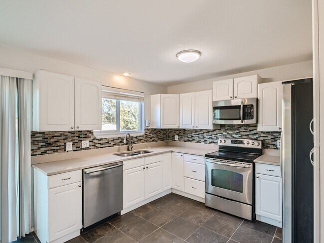 Building Photo - 1184 S Truckee Way