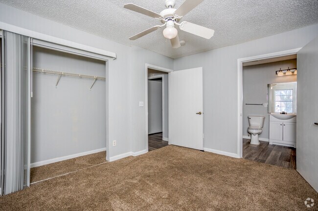 2 habitaciones, 2 baños - 858 pies cuadrados - Dormitorio principal - Centerville Pointe Apartments