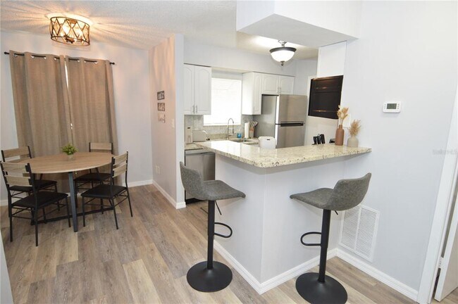 Foto del edificio - 8754 Mallard Reserve Dr