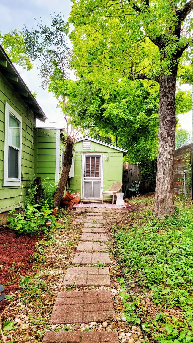 Foto del edificio - 709 W Live Oak St