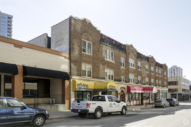 Foto del edificio - 1800 N Farwell Apartments