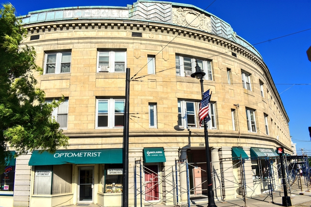 Primary Photo - 738 Washington St