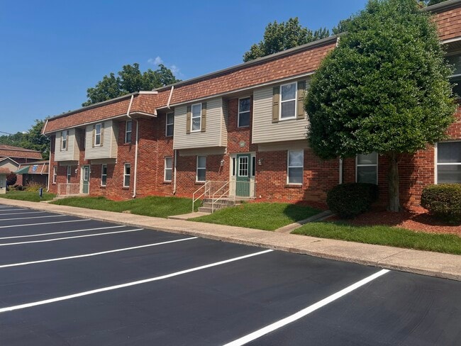 Ext Building - Jefferson Square Apartments