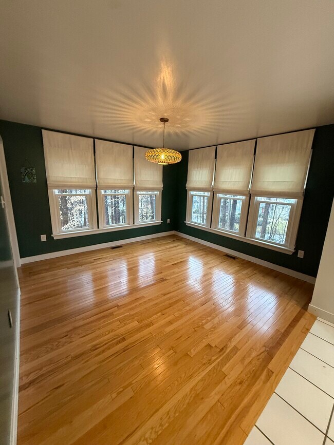 Comedor - 1402 Groton Ct