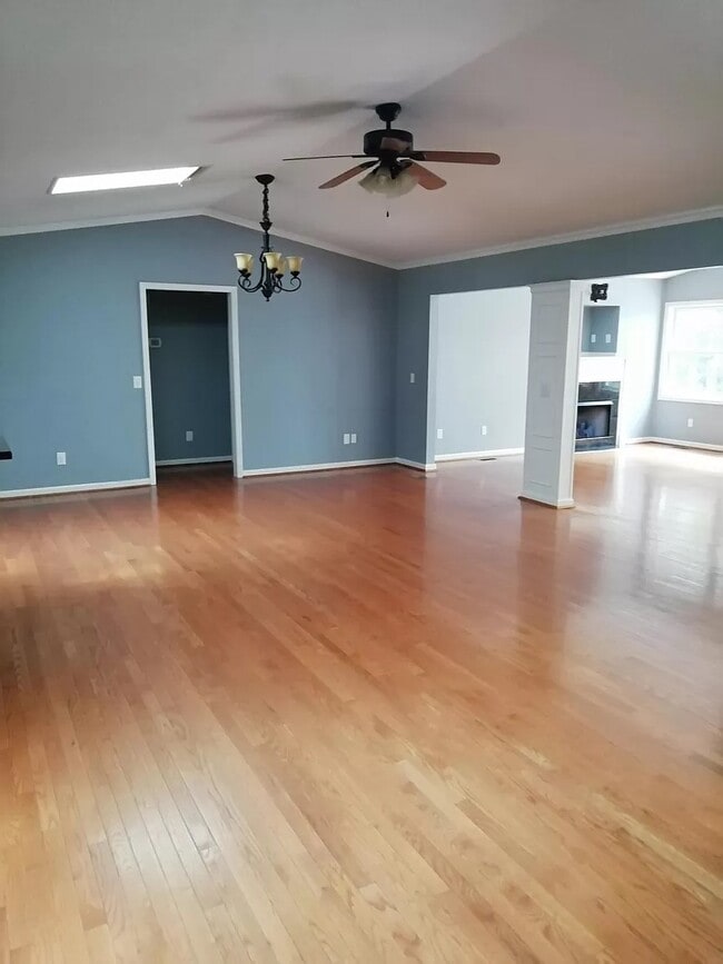 Building Photo - 125 Lost Tree Rd