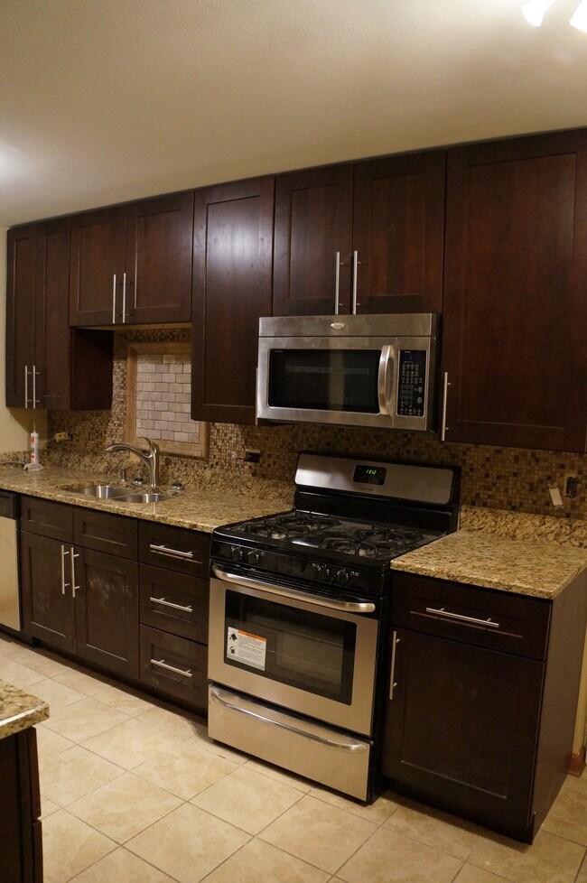 Foto del edificio - 712 Dempster St