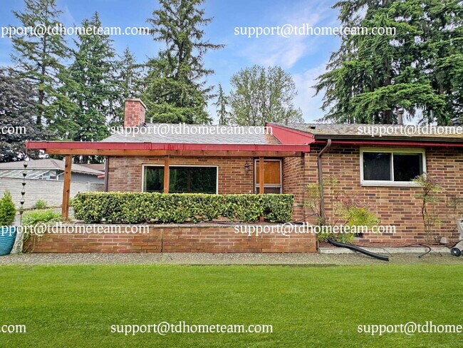 Foto del edificio - "Spacious 4-Bed Kenmore Retreat with Gleaming Hardwood Floors & Fully Finished Basement!"