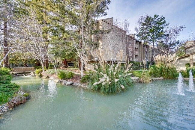 Building Photo - Beautifully Remodeled 3BR 2.5BA Townhouse in Great Community in Mountain View