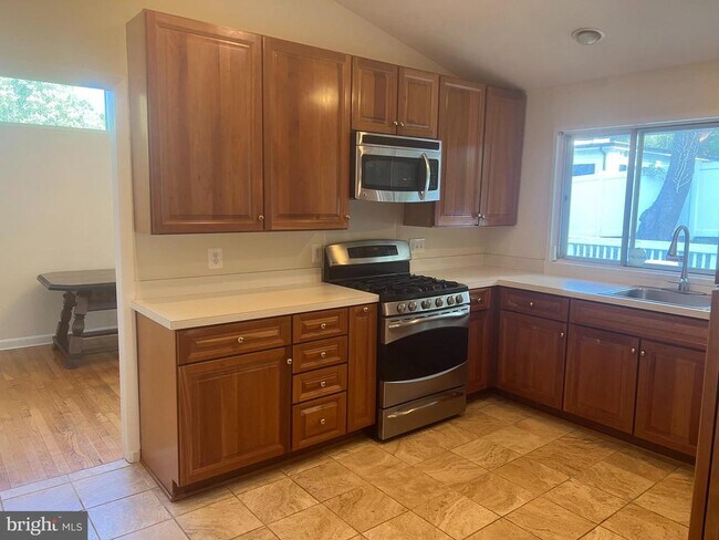 Foto del edificio - 6812 Rosemont Dr
