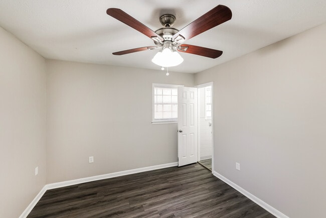 Building Photo - 463 Pemberton Dr