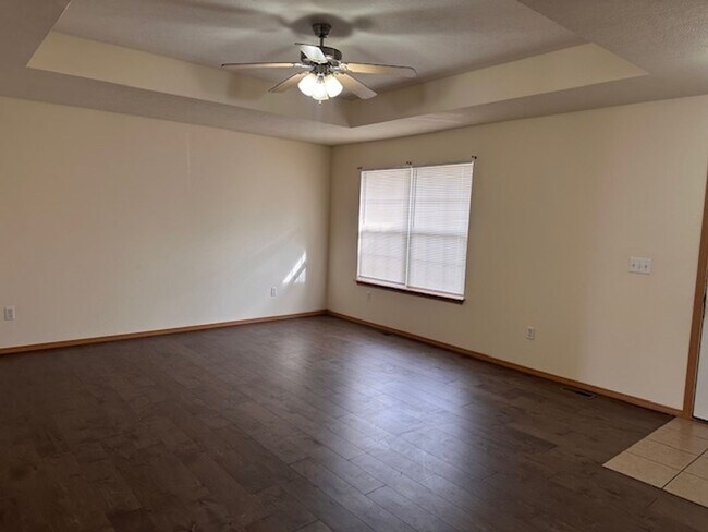 Foto del edificio - All brick SE Springfield home for lease