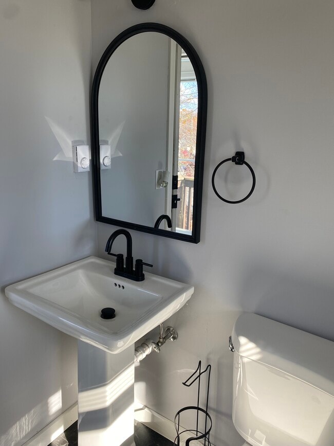 Building Photo - 60 Ashcraft Rd