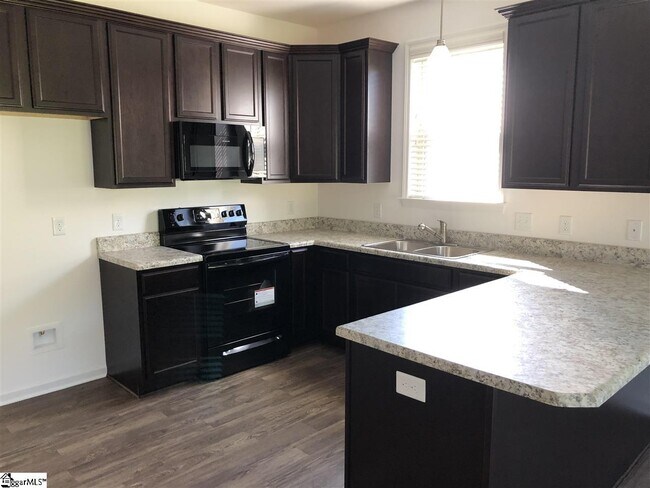 Building Photo - 214 Everard Ln
