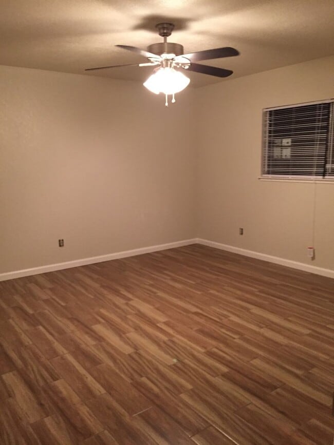 Foto del edificio - 407/409E. Alexander